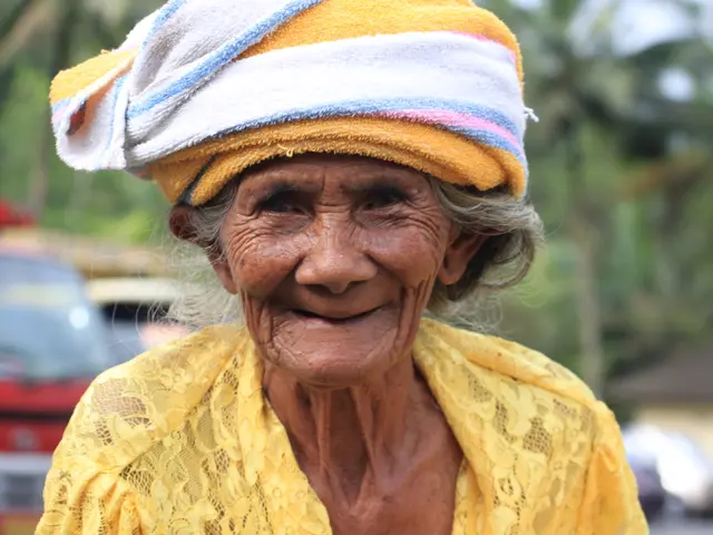 Elderly female seeks directions, ends up getting mugged