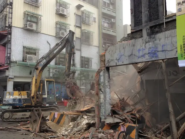 Worker, 21 years old, meets a tragic end after being felled by a shovel