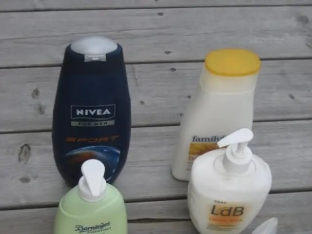 Revising hair care methods using cynorrhodon extracts to address brittle hair issues