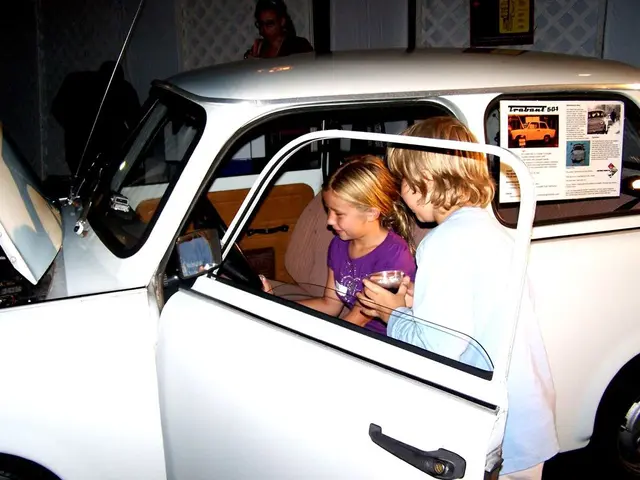 Unattended Child in Scorching Vehicle - Bystander Steps In to Assist