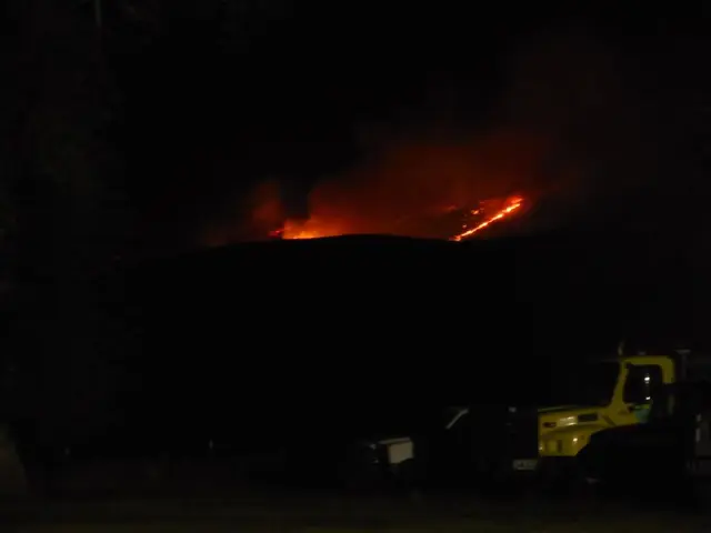 Wanted: Individuals who might have observed a blazing vehicle incident in Lünen, in search of their...