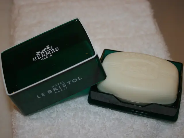 Allergy relief through nasal sprays, as confirmed by the Foundation