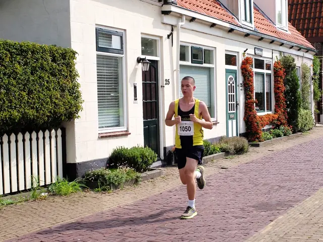 Pregnant Mother Revitalizes Physical Fitness Through Jogging Stroller, Fitness Software, and Tech...